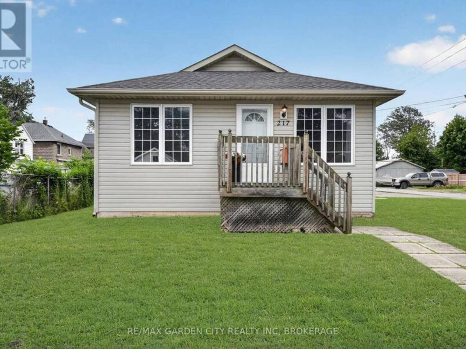 217 PINE STREET, Dunnville, Ontario N1A 2L4