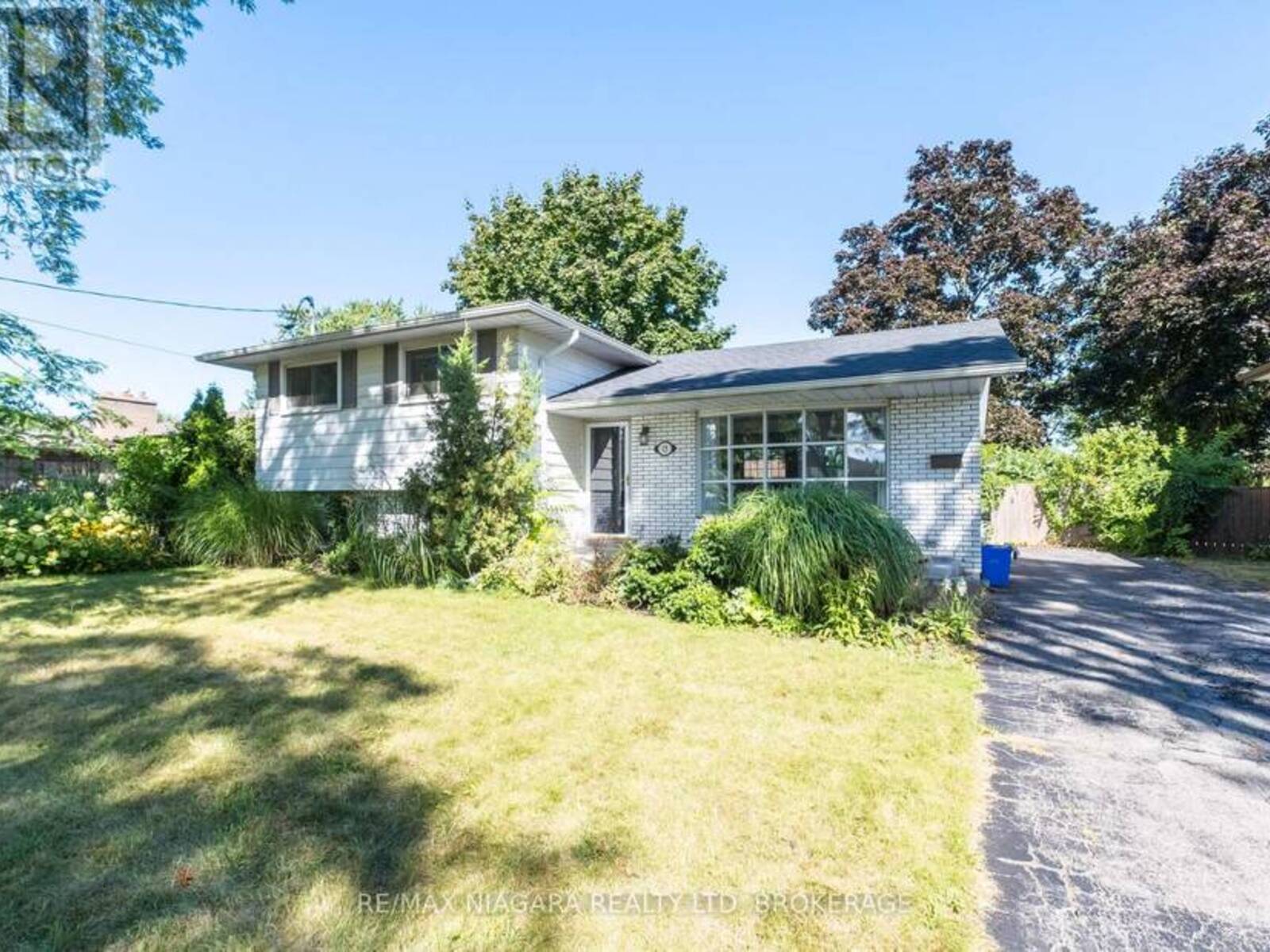 15 OLD OXFORD ROAD, St. Catharines, Ontario L2M 2J7