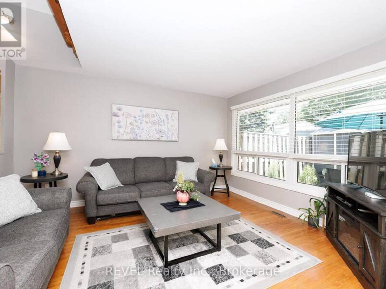 104 - 5 WOODLAWN COURT, Grimsby, Ontario L3M 3T4