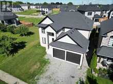 2476 COLANGELO DRIVE | Niagara Falls Ontario | Slide Image Two