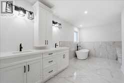 2476 COLANGELO DRIVE | Niagara Falls Ontario | Slide Image Thirty-five