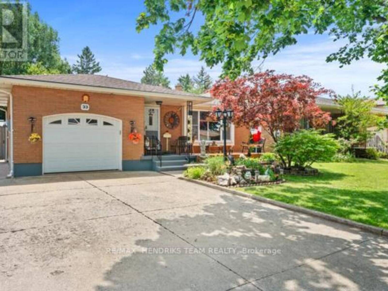 33 MEADOWBROOK CRESCENT, St. Catharines, Ontario L2M 7G8