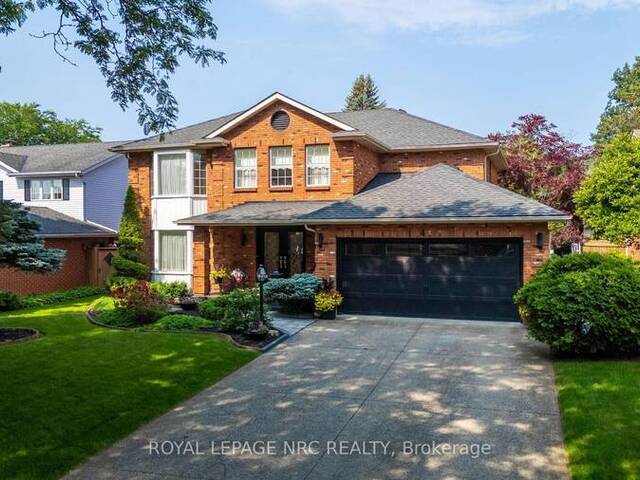 4 GREENVALE COURT Fonthill Ontario, L0S 1E1 - 5 Bedrooms Home For Sale
