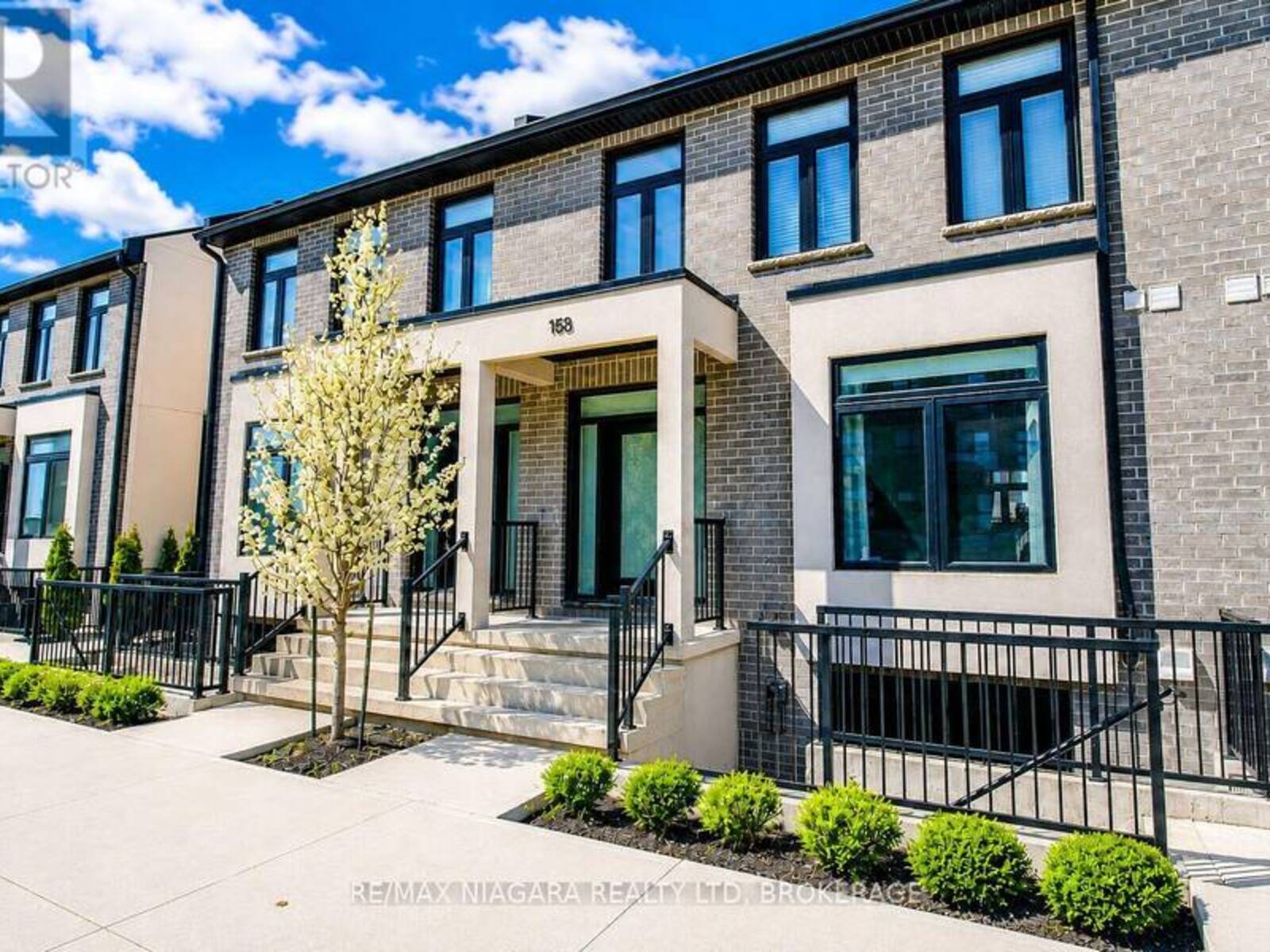 153 SUMMERSIDES BOULEVARD, Fonthill, Ontario L0S 1E6