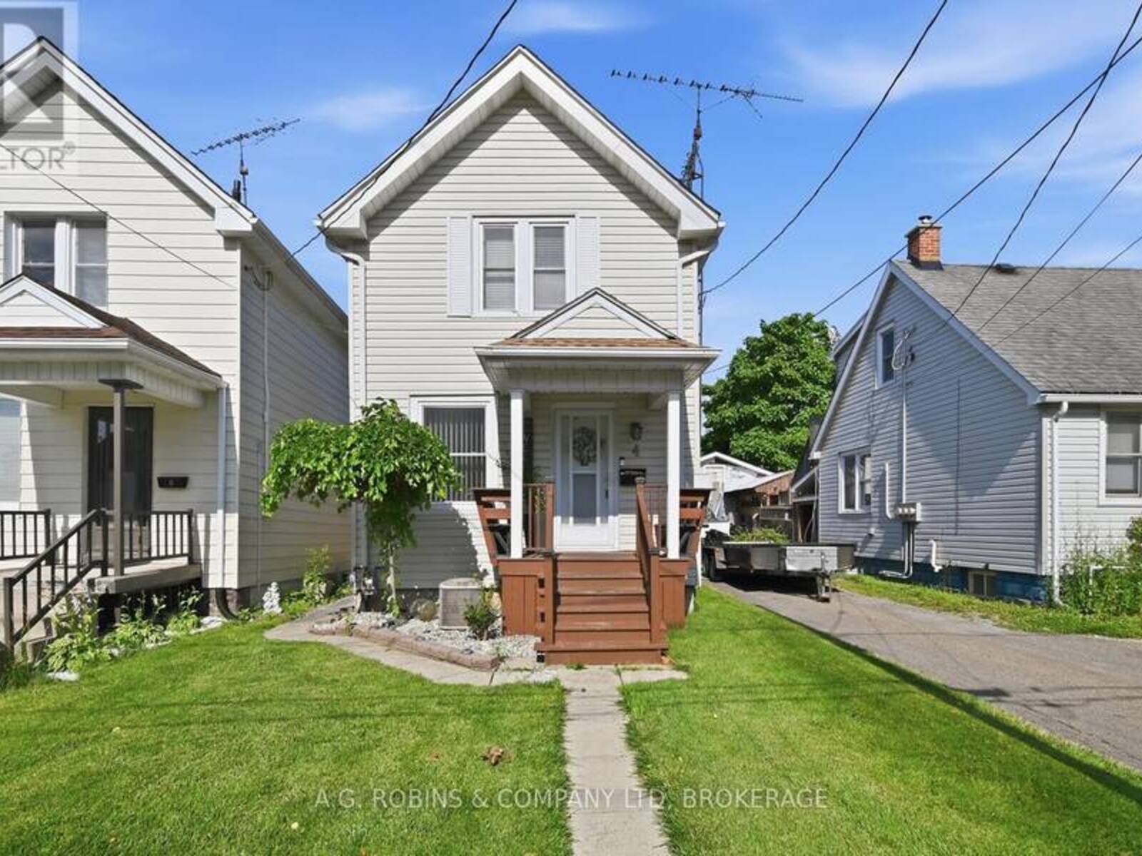 4 CLIFFORD AVENUE, Welland, Ontario L3C 2G1