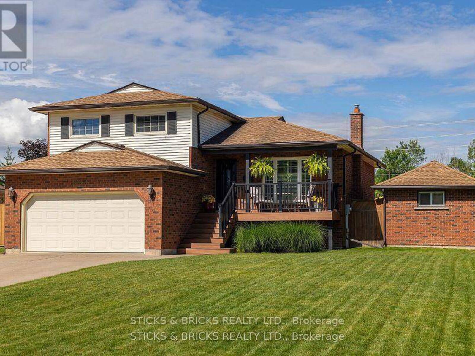 8238 LEXINGTON COURT, Niagara Falls, Ontario L2H 1W4