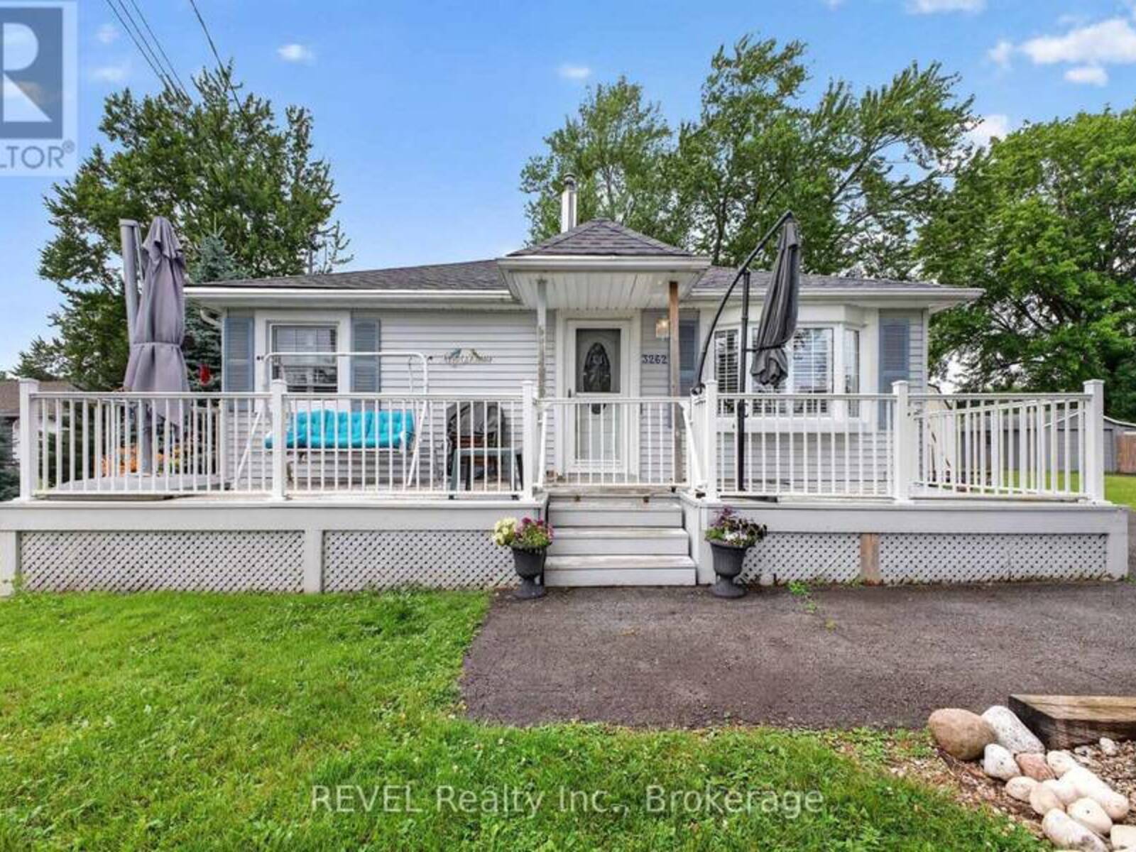 3262 YOUNG AVENUE, Fort Erie, Ontario L0S 1N0