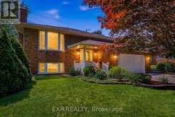12 FERN GATE | Fonthill Ontario | Slide Image One