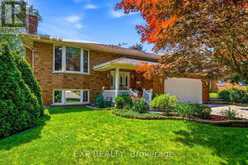 12 FERN GATE | Fonthill Ontario | Slide Image Two