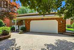 12 FERN GATE | Fonthill Ontario | Slide Image Four