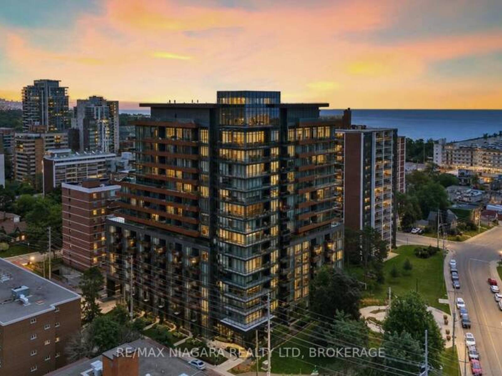 717 - 21 PARK STREET E, Mississauga, Ontario L5G 1L7