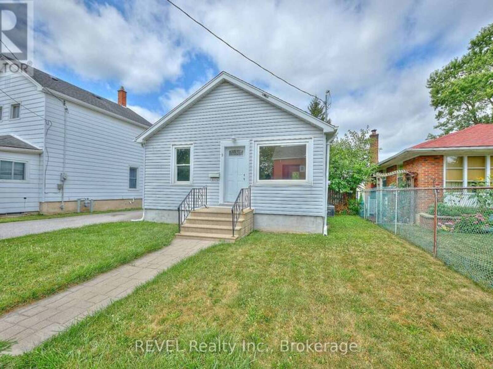 9 COLBORNE STREET, Thorold, Ontario L2V 3P6