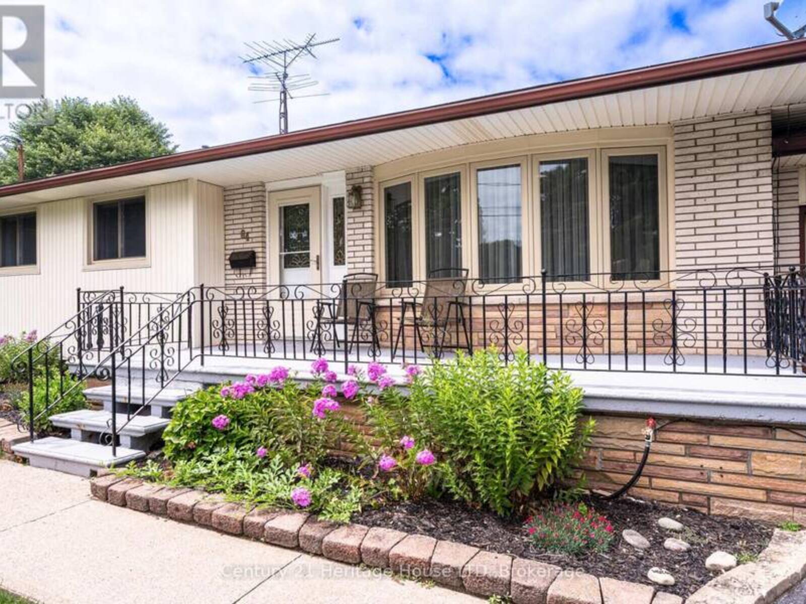 64 CROYDON DRIVE, St. Catharines, Ontario L2M 1J7