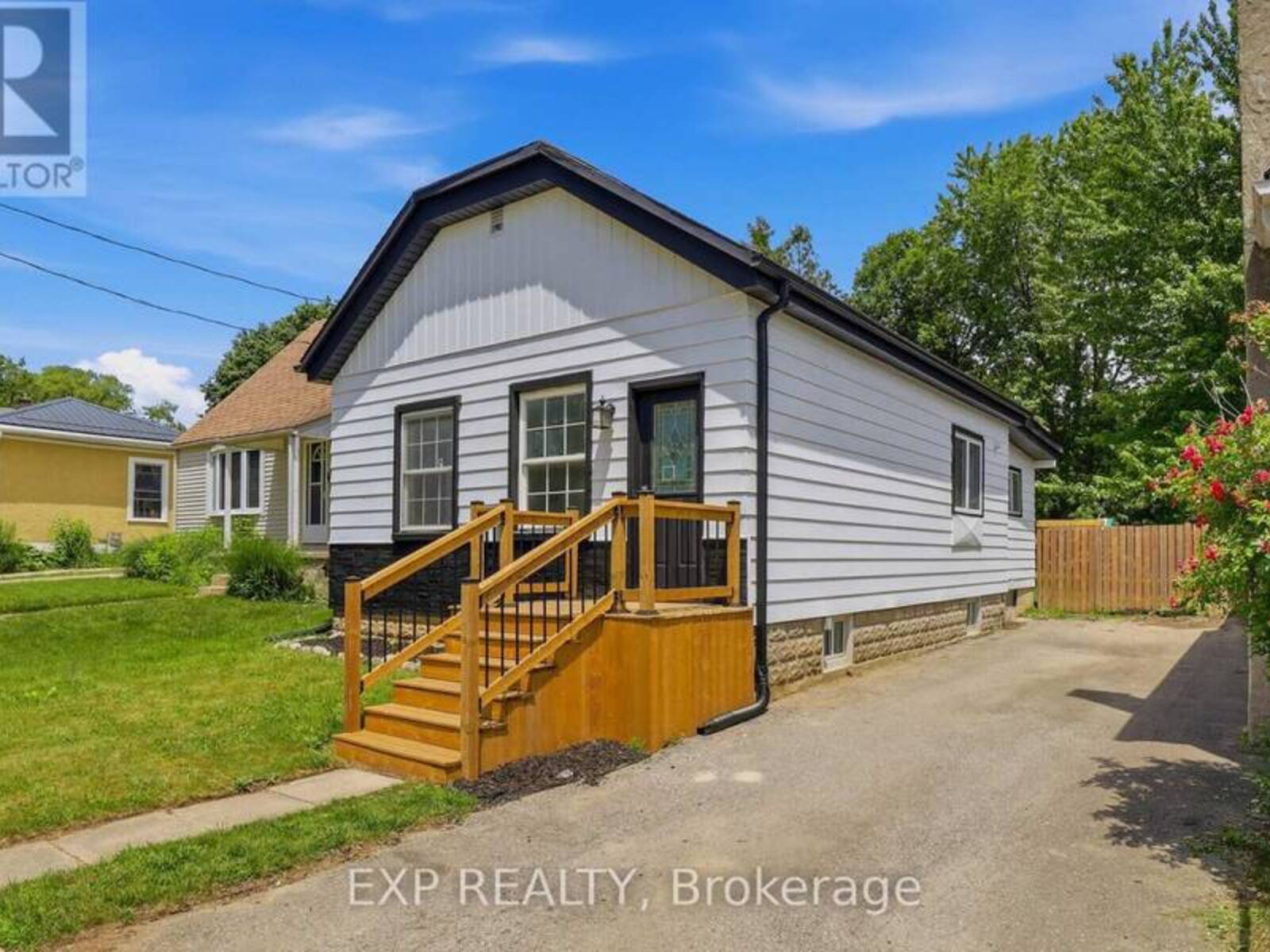 134 STERLING STREET, London, Ontario N5Y 1Y8