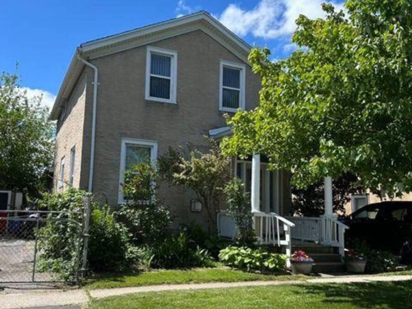 12 CROSS STREET, St. Catharines, Ontario L2R 2W5