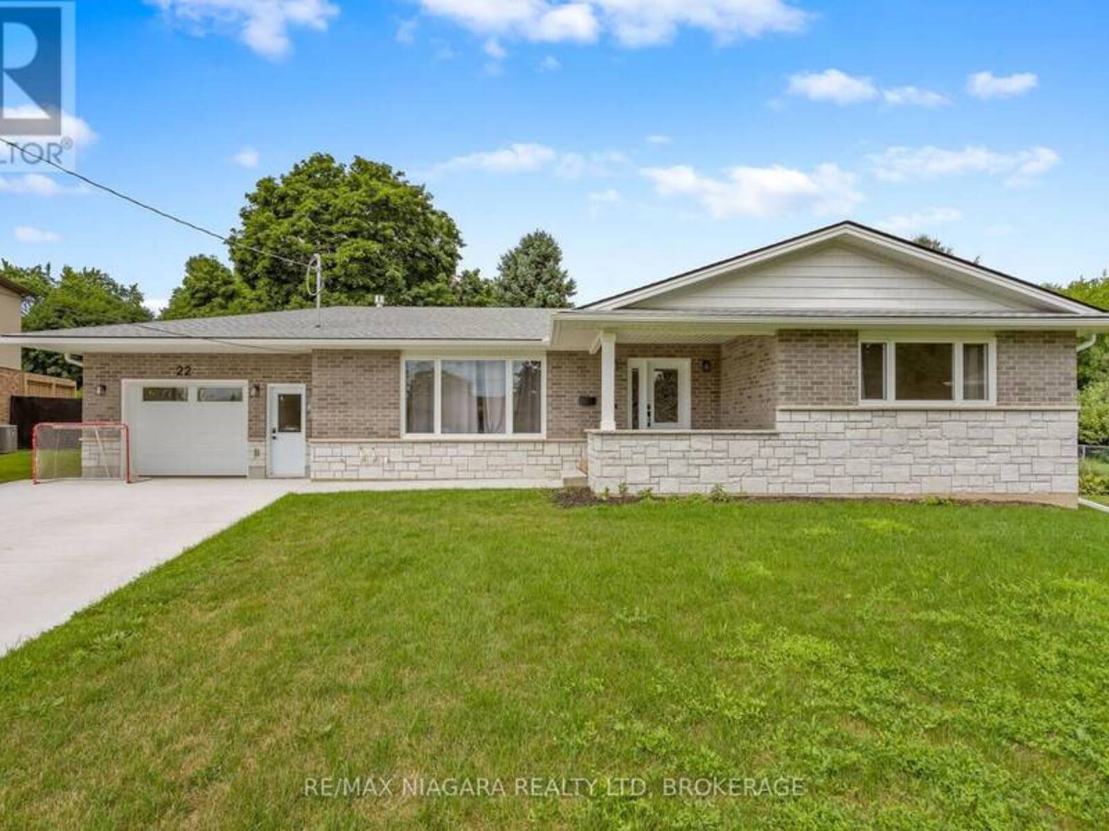 22 GEORGE STREET, Grimsby, Ontario L3M 3Y6
