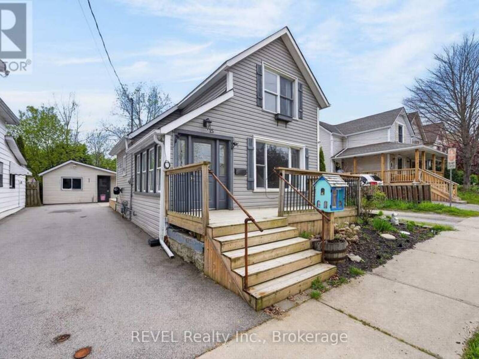 15 PHIPPS STREET, Fort Erie, Ontario L2A 2V1