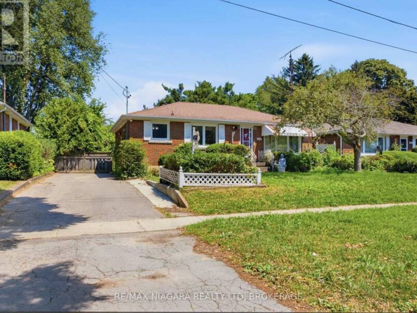6479 BROCK STREET, Niagara Falls, Ontario L2J 1W4