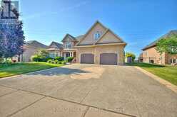 7995 CATHEDRAL DRIVE | Niagara Falls Ontario | Slide Image Two