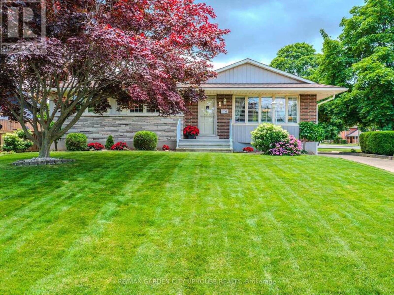 2 CROYDON DRIVE, St. Catharines, Ontario L2M 1J2