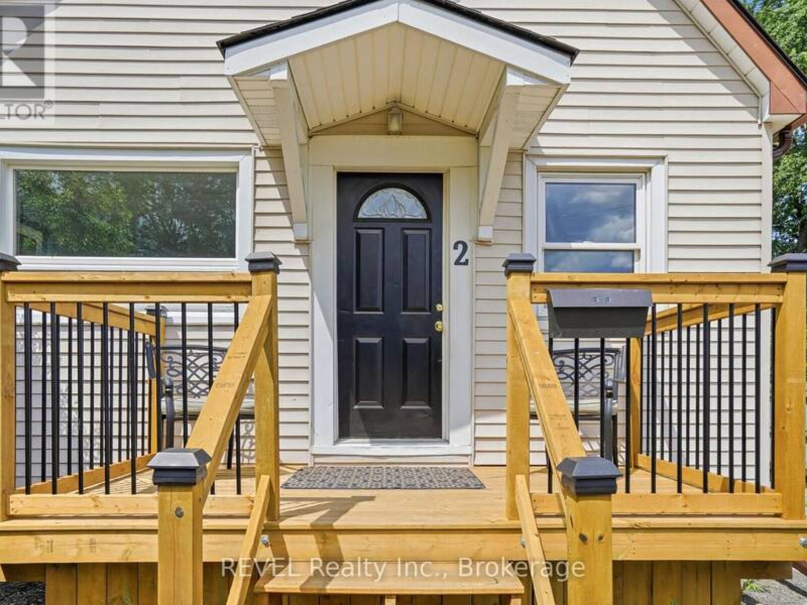 2 KENT STREET, St. Catharines, Ontario L2S 1H1