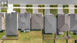 12 SWAN AVENUE | Fonthill Ontario | Slide Image Four
