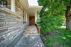15 SPRINGBANK DRIVE | St. Catharines Ontario | Slide Image Five