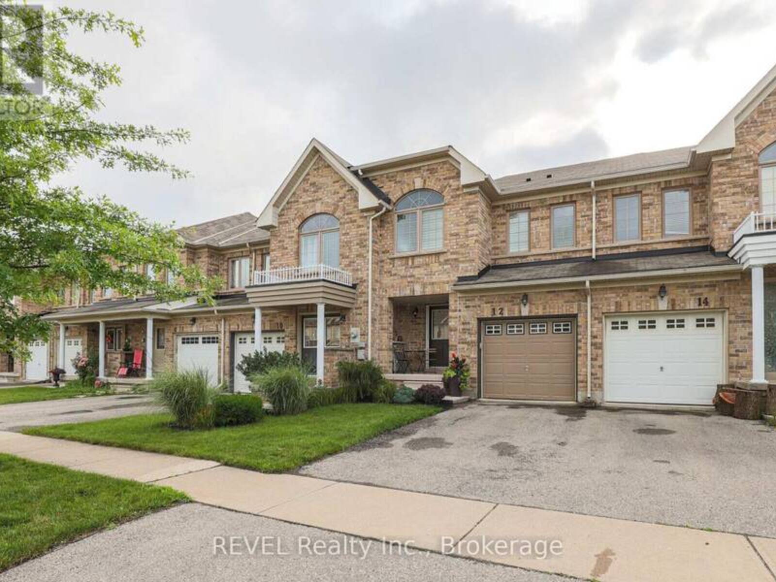 12 COLONEL LYALL STREET, St. Catharines, Ontario L2P 0B1
