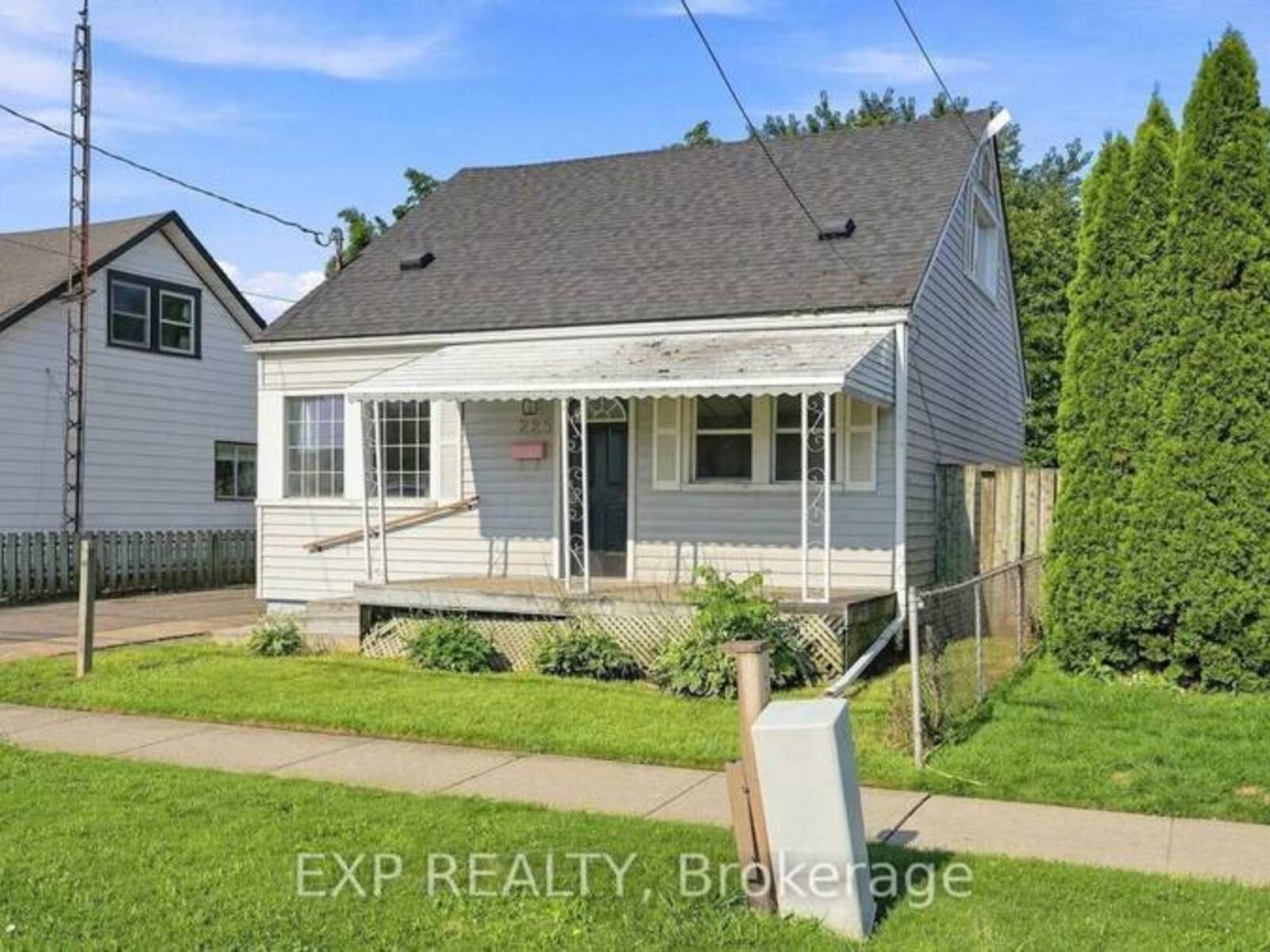 225 GRANTHAM AVENUE, St. Catharines, Ontario L2M 4Z2