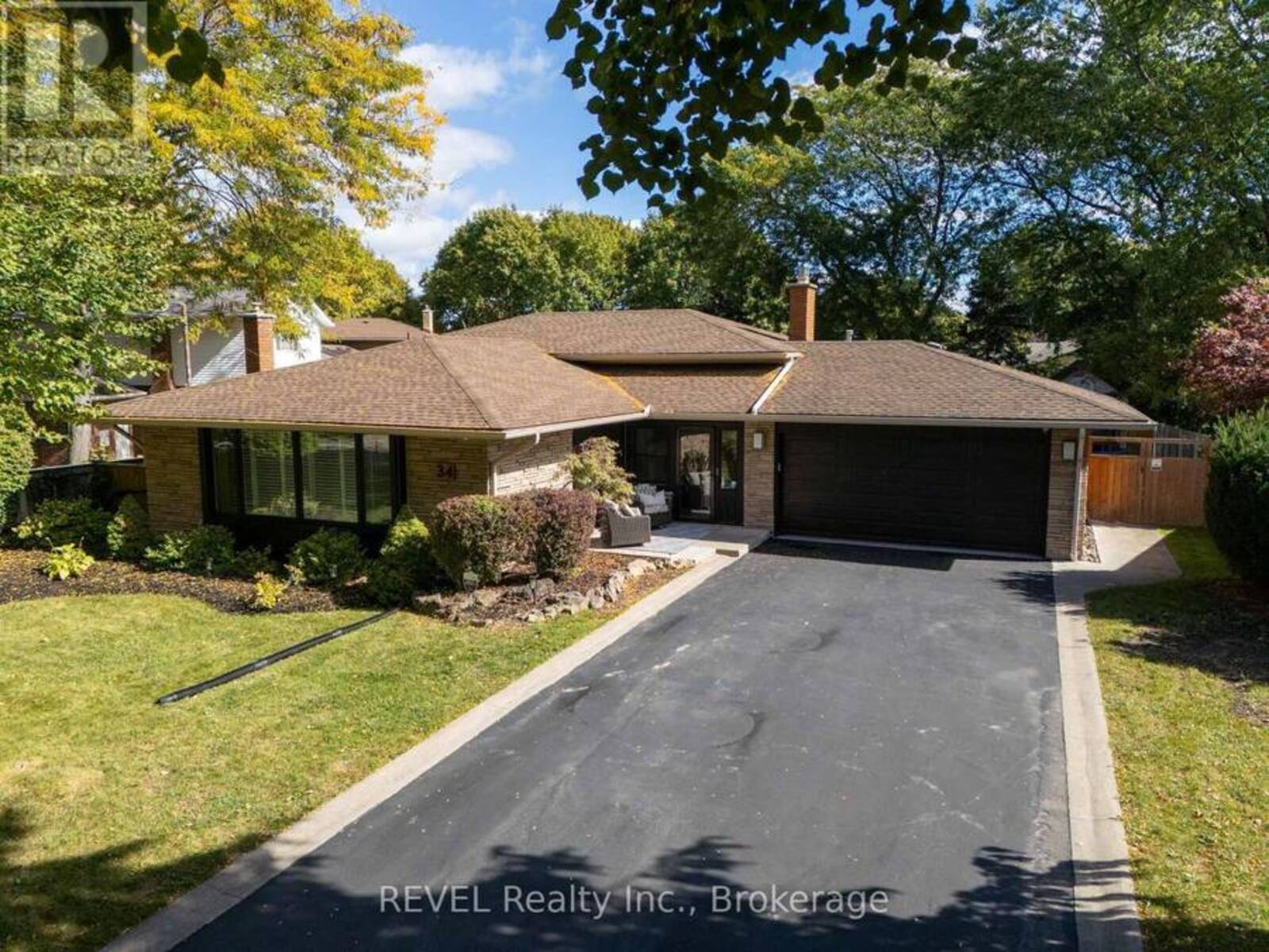 34 ROYAL YORK ROAD, St. Catharines, Ontario L2N 2N6