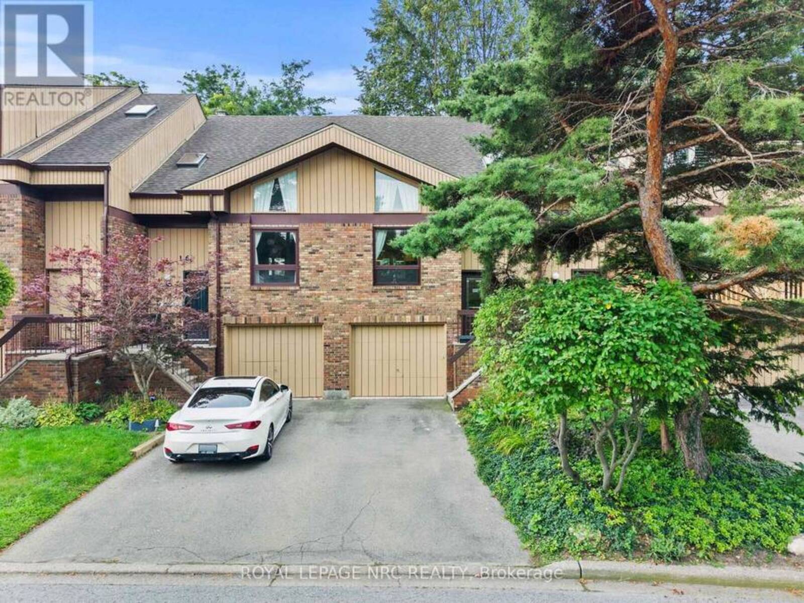 15 - 178 SCOTT STREET, St. Catharines, Ontario L2N 6Y5