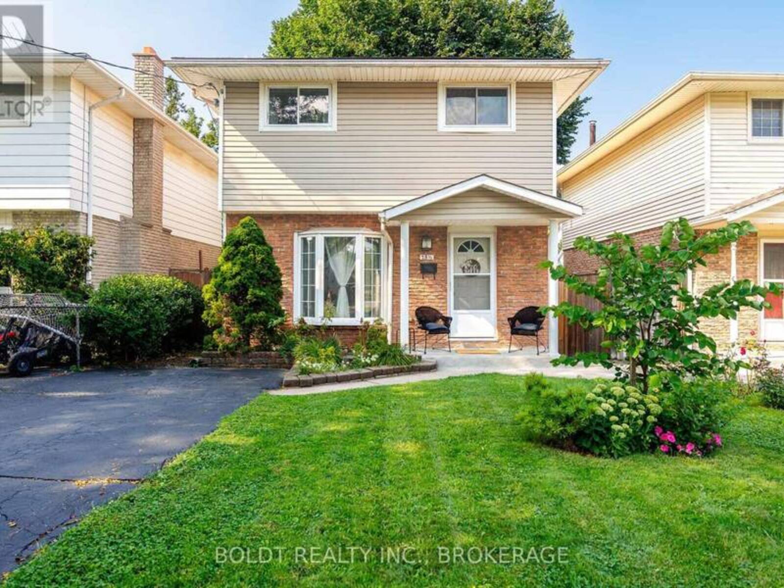 13 1/2 NORTHGLEN AVENUE, St. Catharines, Ontario L2M 1B3