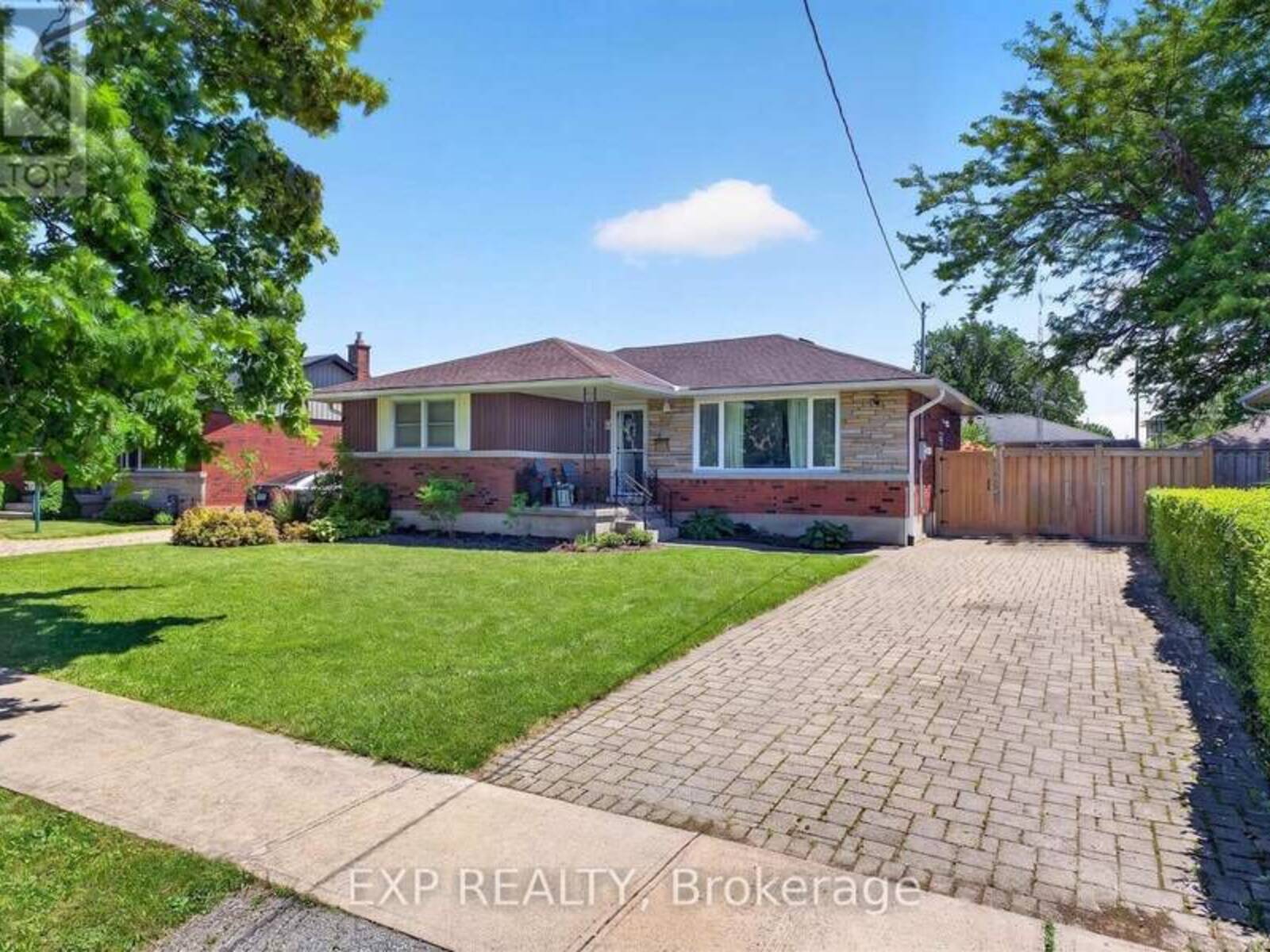 8 DUNRAVEN AVENUE, St. Catharines, Ontario L2M 6A7
