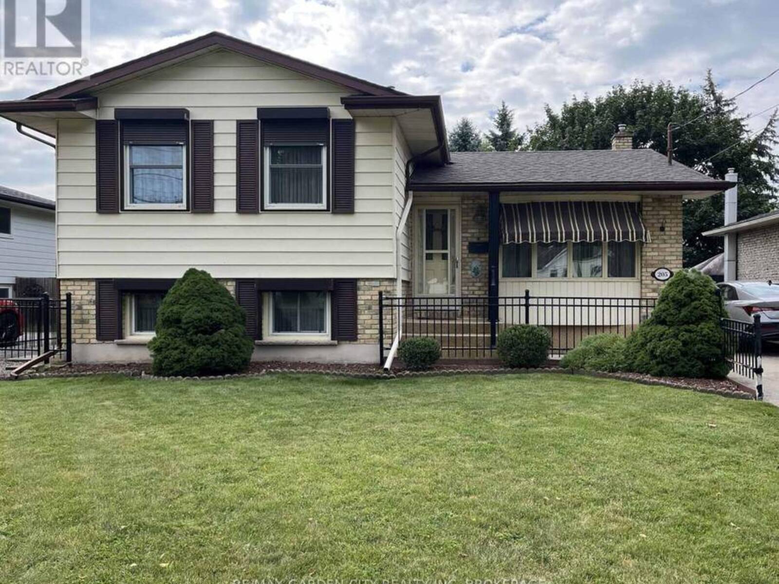 205 RYKERT STREET, St. Catharines, Ontario L2S 2B5