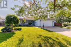 15 FOXHILL CRESCENT | St. Catharines Ontario | Slide Image Two