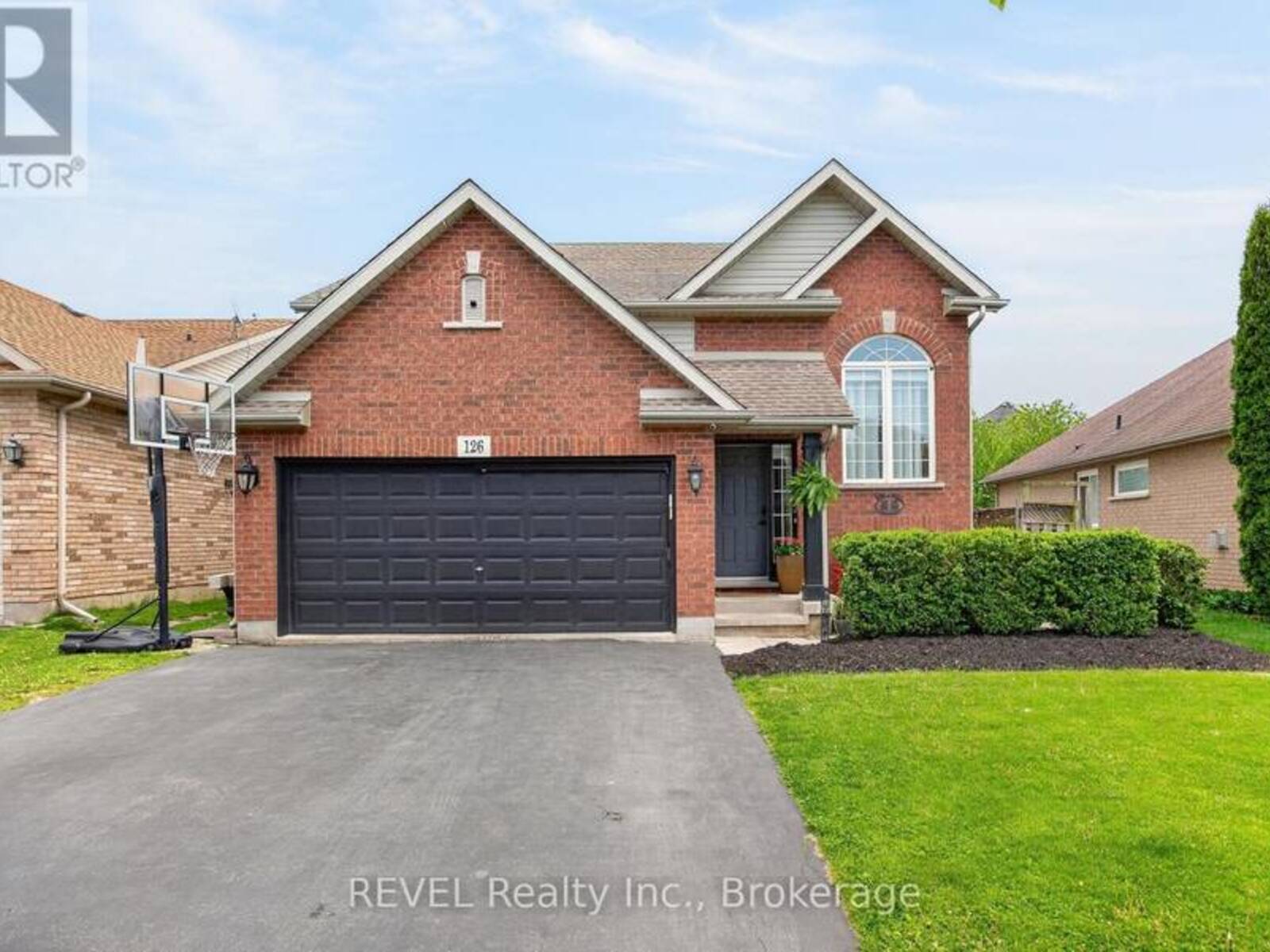 126 WESTLAND STREET, St. Catharines, Ontario L2S 4E2