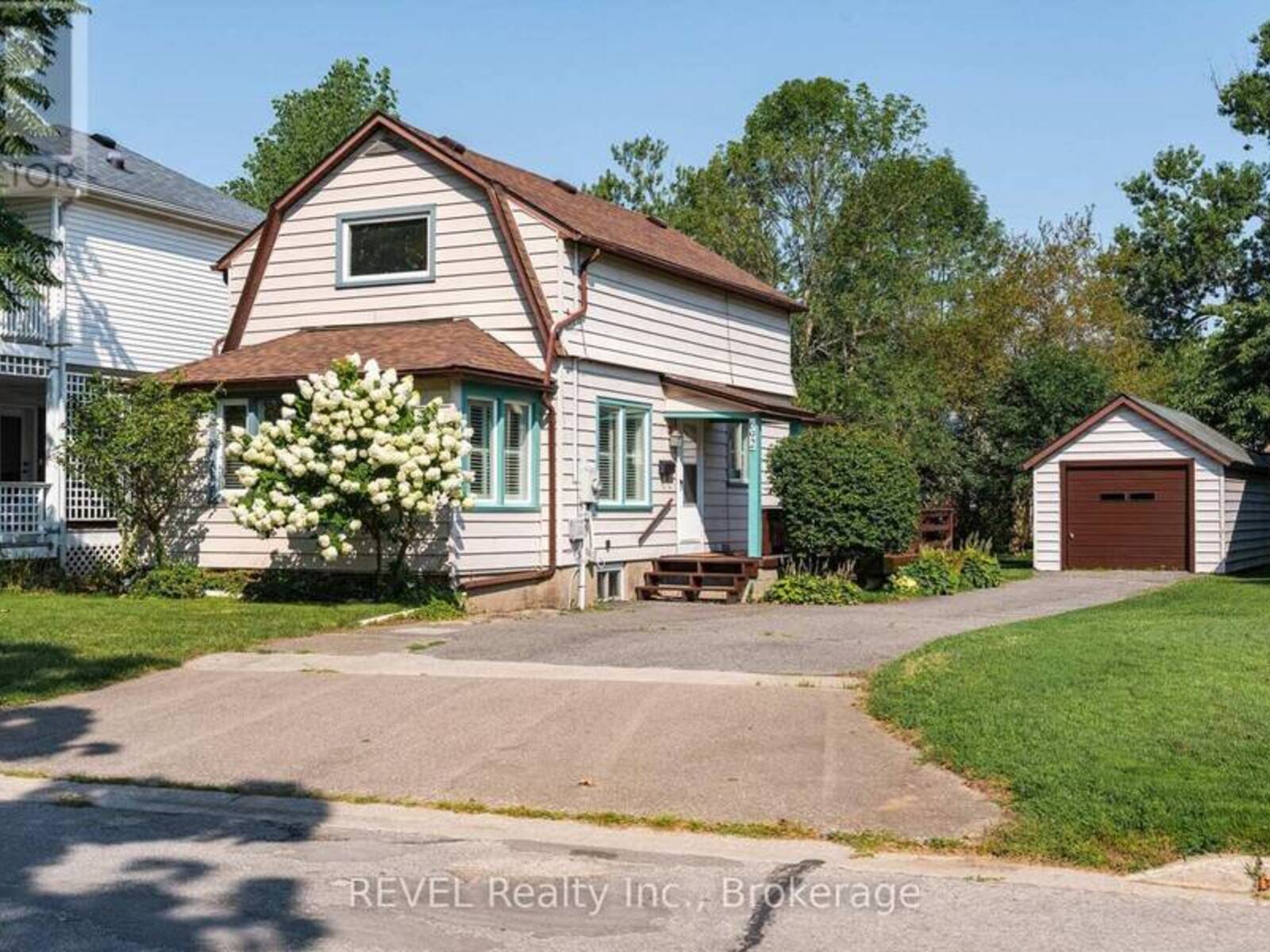 692 LAKESHORE ROAD, Fort Erie, Ontario L2A 1C1