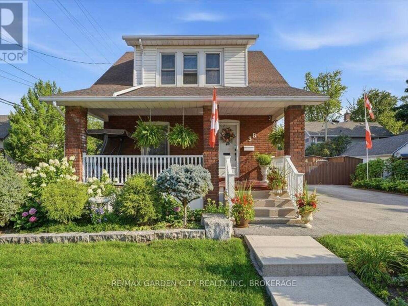 38 FITCH STREET, Welland, Ontario L3C 4V2