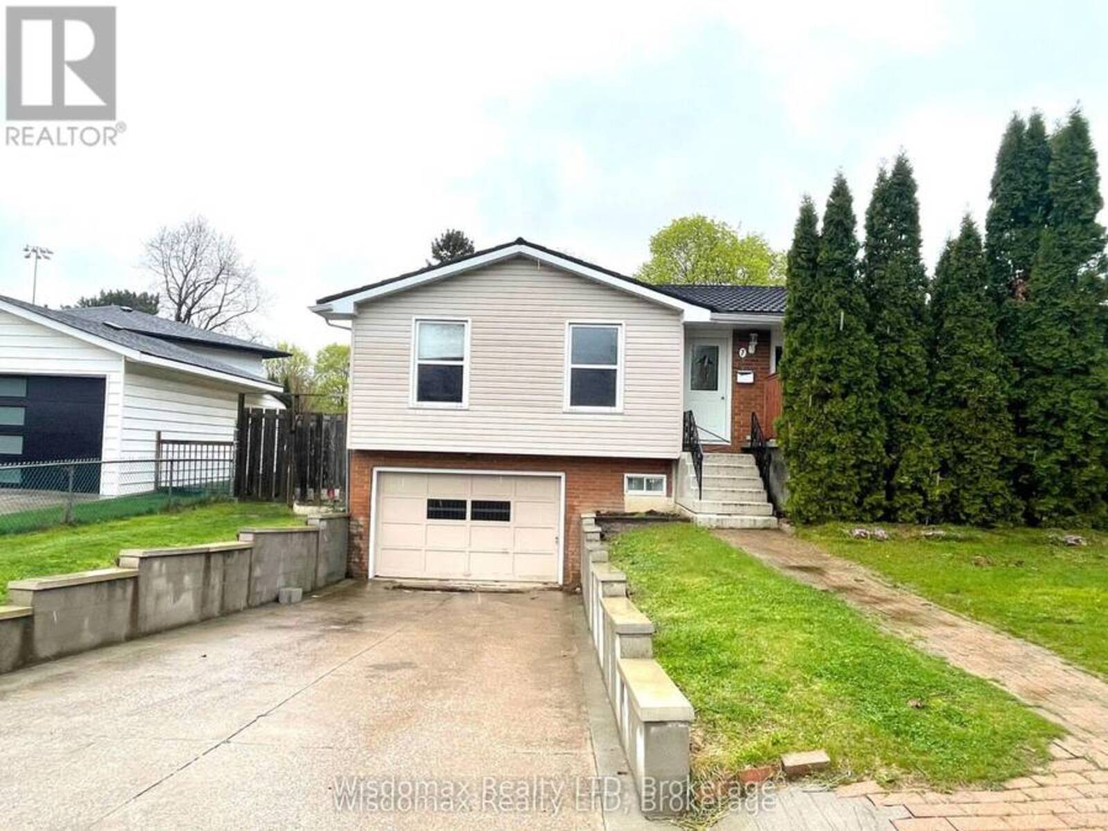 7 GREENMEADOW COURT, St. Catharines, Ontario L2P 1X7