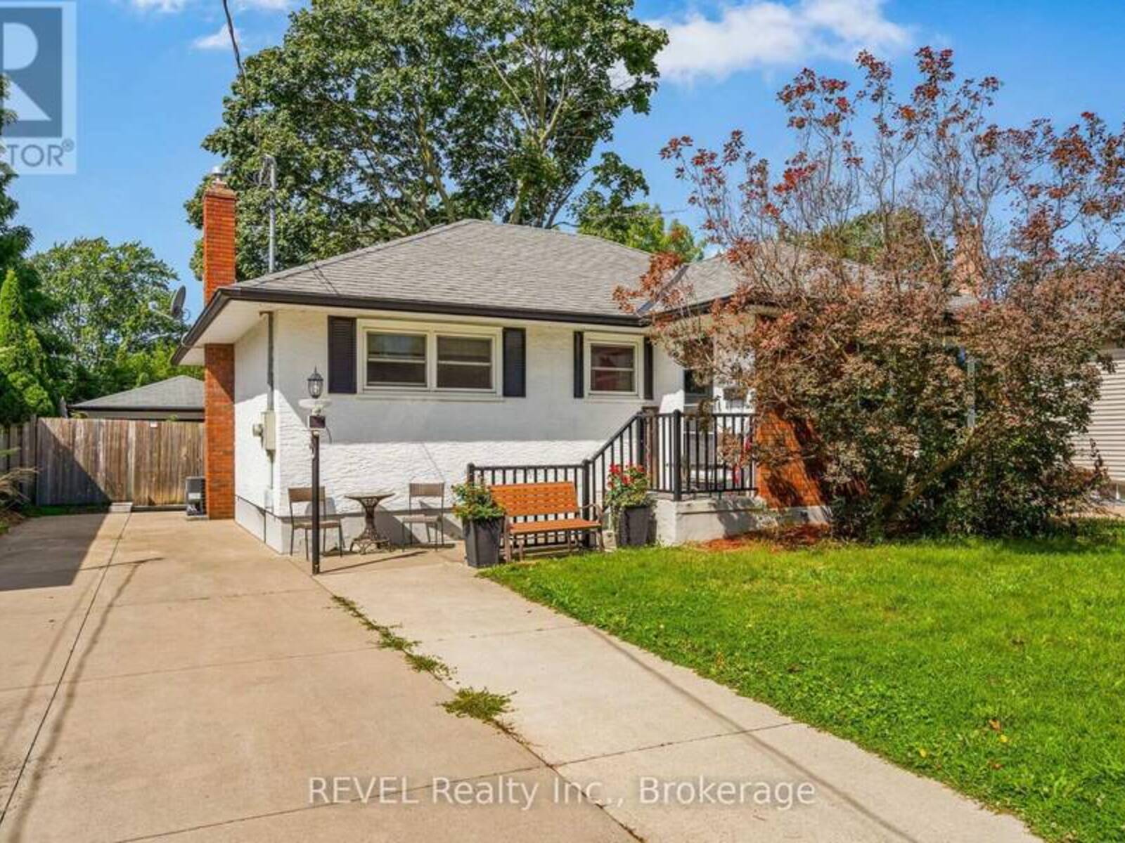 15 DUNCAN DRIVE, St. Catharines, Ontario L2N 3N8