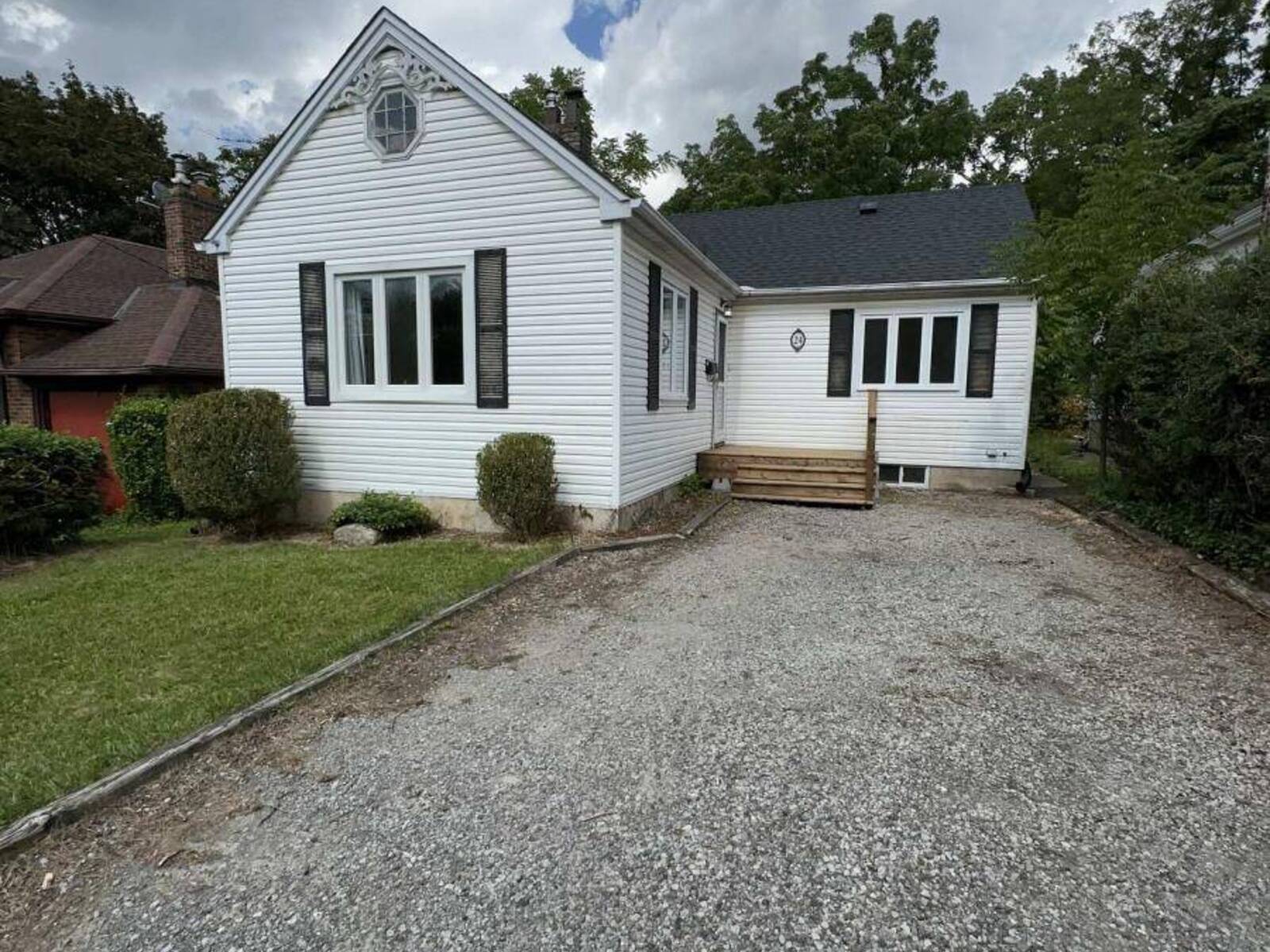 24 WELLAND VALE ROAD, St. Catharines, Ontario L2R 2L6
