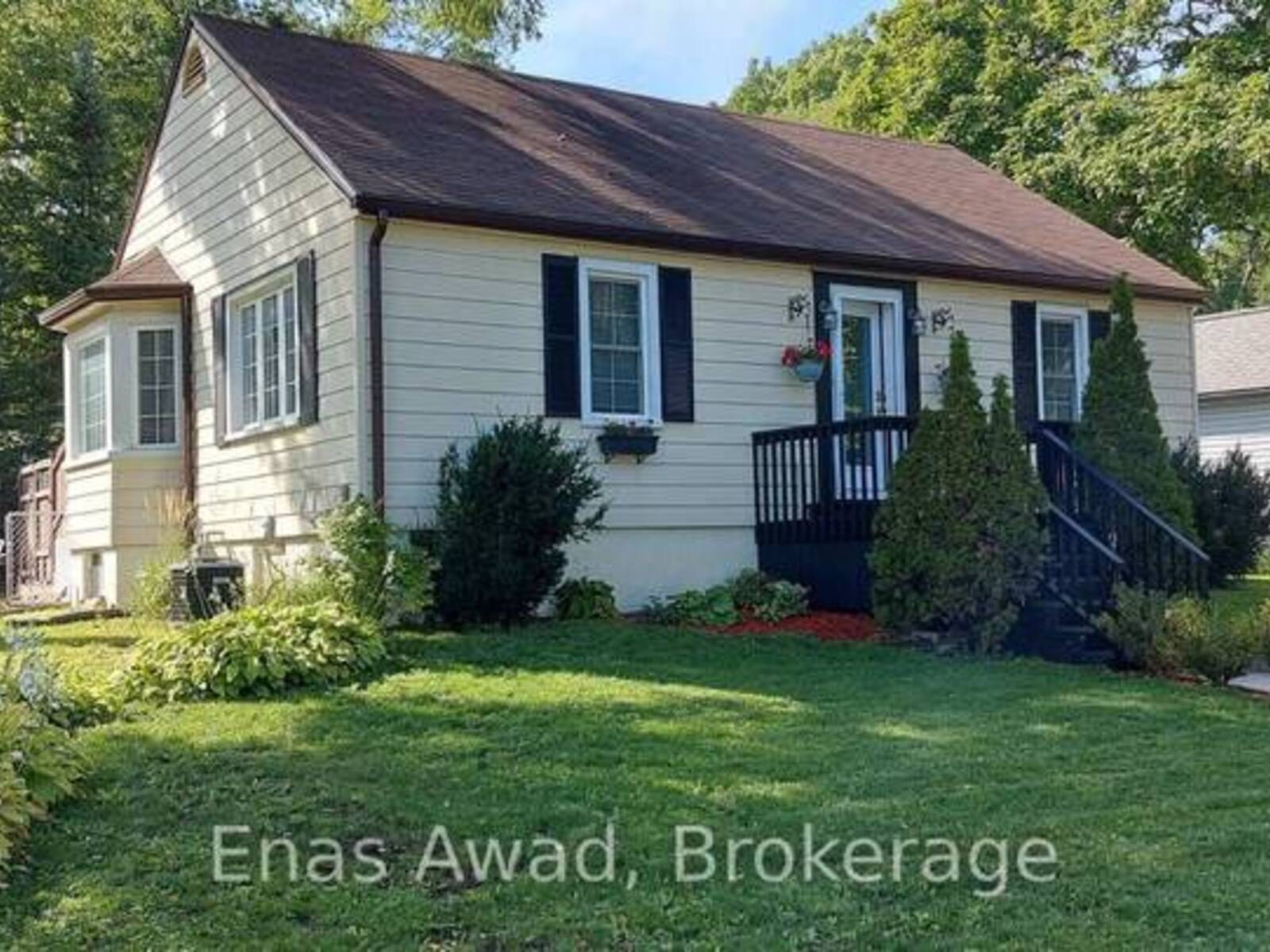 8 LAVALLEE CRESCENT, Orillia, Ontario L3V 2B1