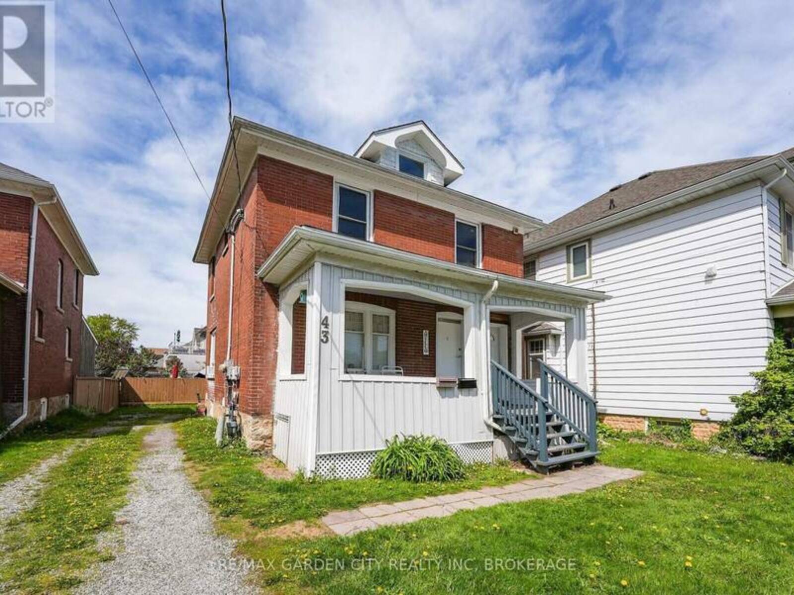43 YORK STREET, St. Catharines, Ontario L2R 6C2
