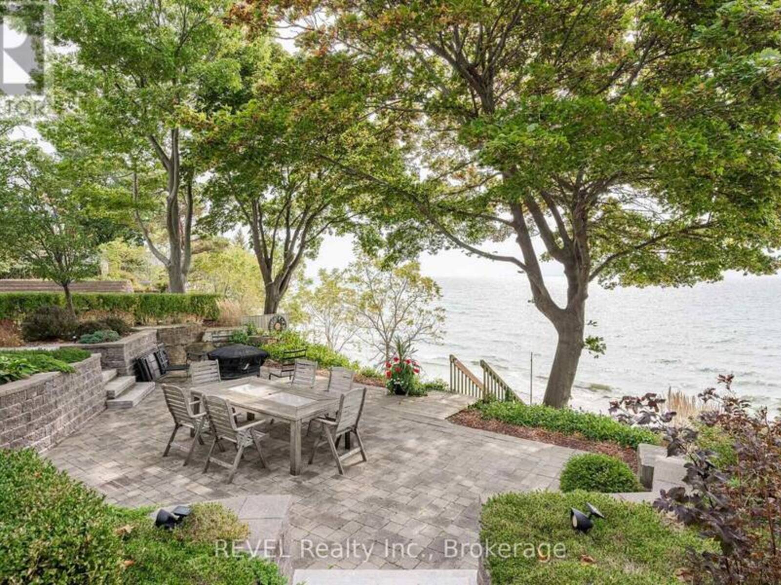 10417 LAKESHORE ROAD, Port Colborne, Ontario L3K 5V4