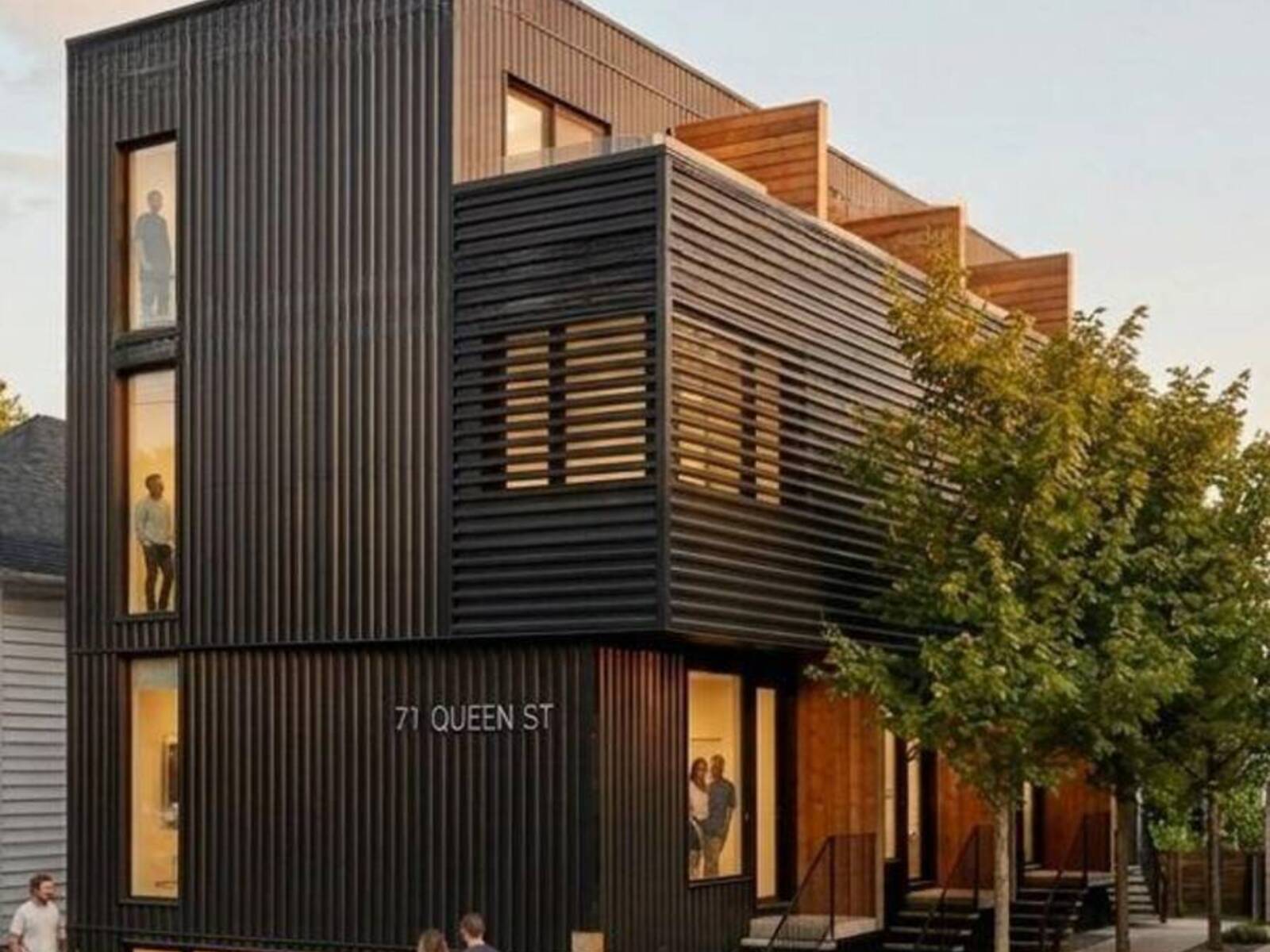 71 QUEEN STREET, St. Catharines, Ontario L2R 5G9