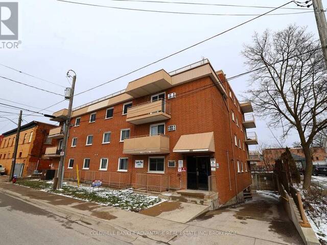 102 - 4692 CRYSLER AVENUE Niagara Falls Ontario, L2E 3V8 - 2 Bedrooms Condo For Sale