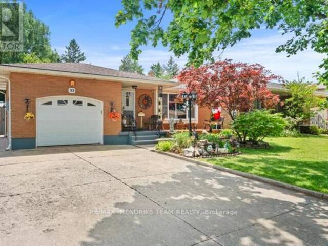 33 MEADOWBROOK CRESCENT St. Catharines Ontario, L2M 7G8 - 4 Bedrooms Home For Sale