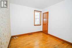 28 MARSHALL AVENUE | Welland Ontario | Slide Image Sixteen