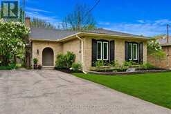 7 AMEER DRIVE | St. Catharines Ontario | Slide Image Two