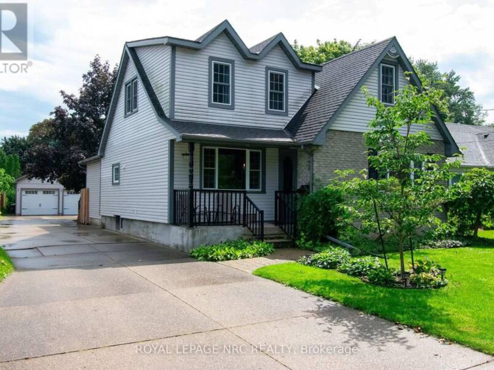36 MAPLEWOOD DRIVE, St. Catharines, Ontario L2M 3P1